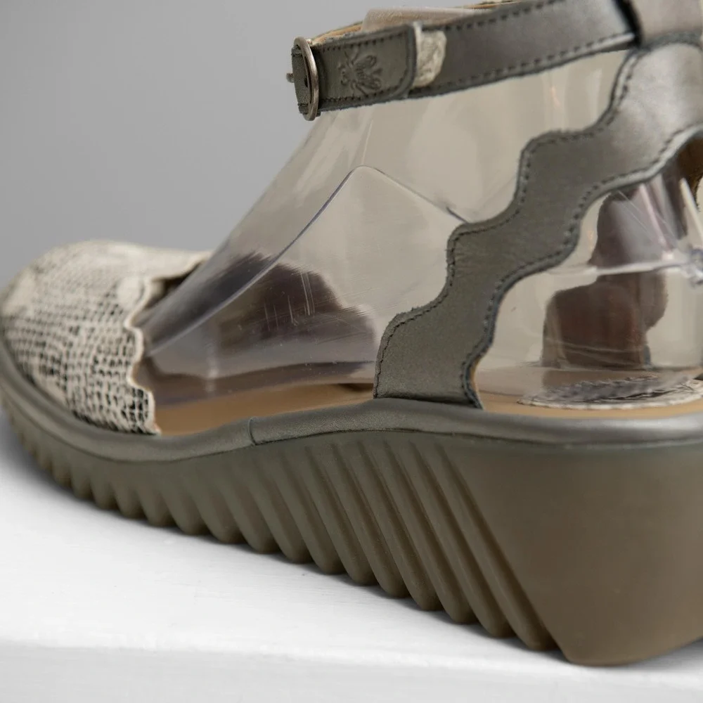 Fly London Sz 8.5 Snake Print Scalloped Wedge Sandals Avant Garde Edgy Boho